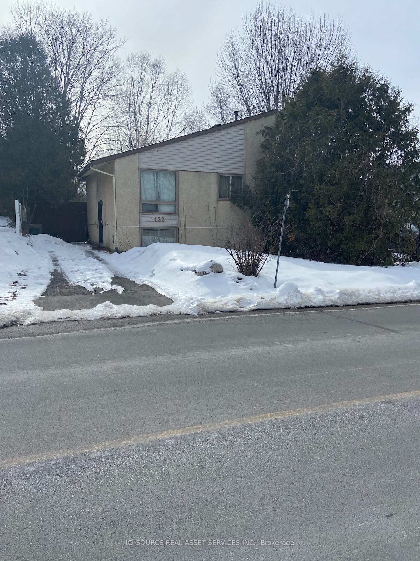 Property Photo:  122 Rothesay Drive  ON K2L 1P1 