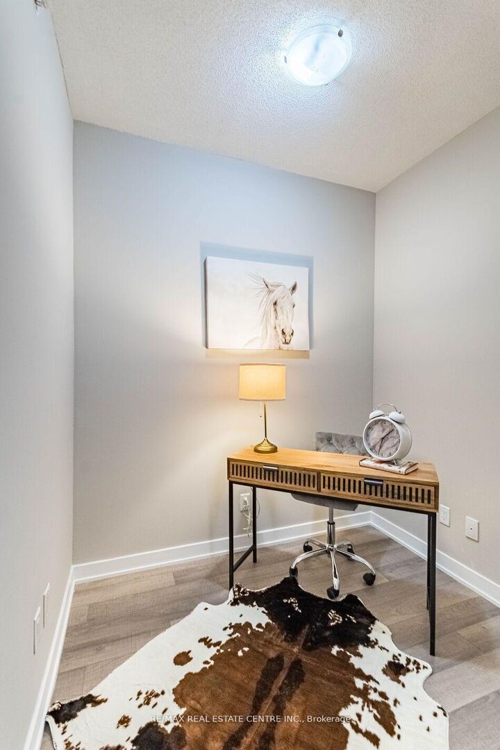 Photo de la propriété: 5240 Dundas Street B314 ON L7L 0J6