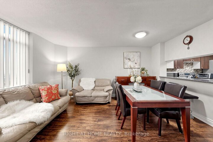 Property Photo:  300 Webb Drive Ph9  ON L5B 3W3 