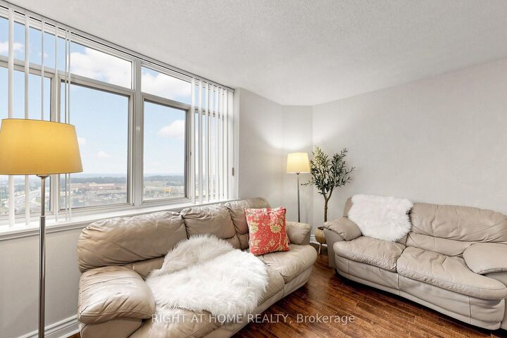 Property Photo: 300 Webb Drive Ph9 ON L5B 3W3
