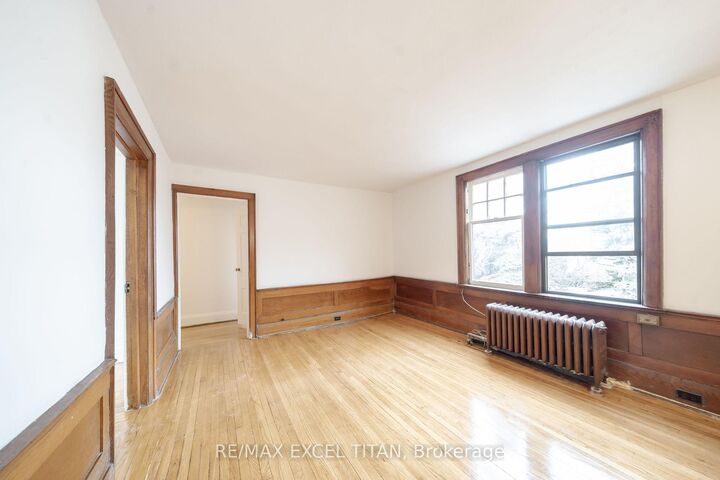 Property Photo: 10 Kingston Road 81 ON M4L 2S4