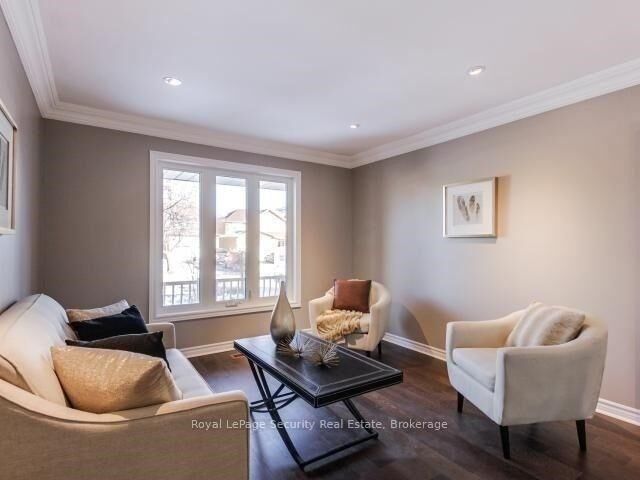 Property Photo:  76 Dante Court  ON L4L 7X4 