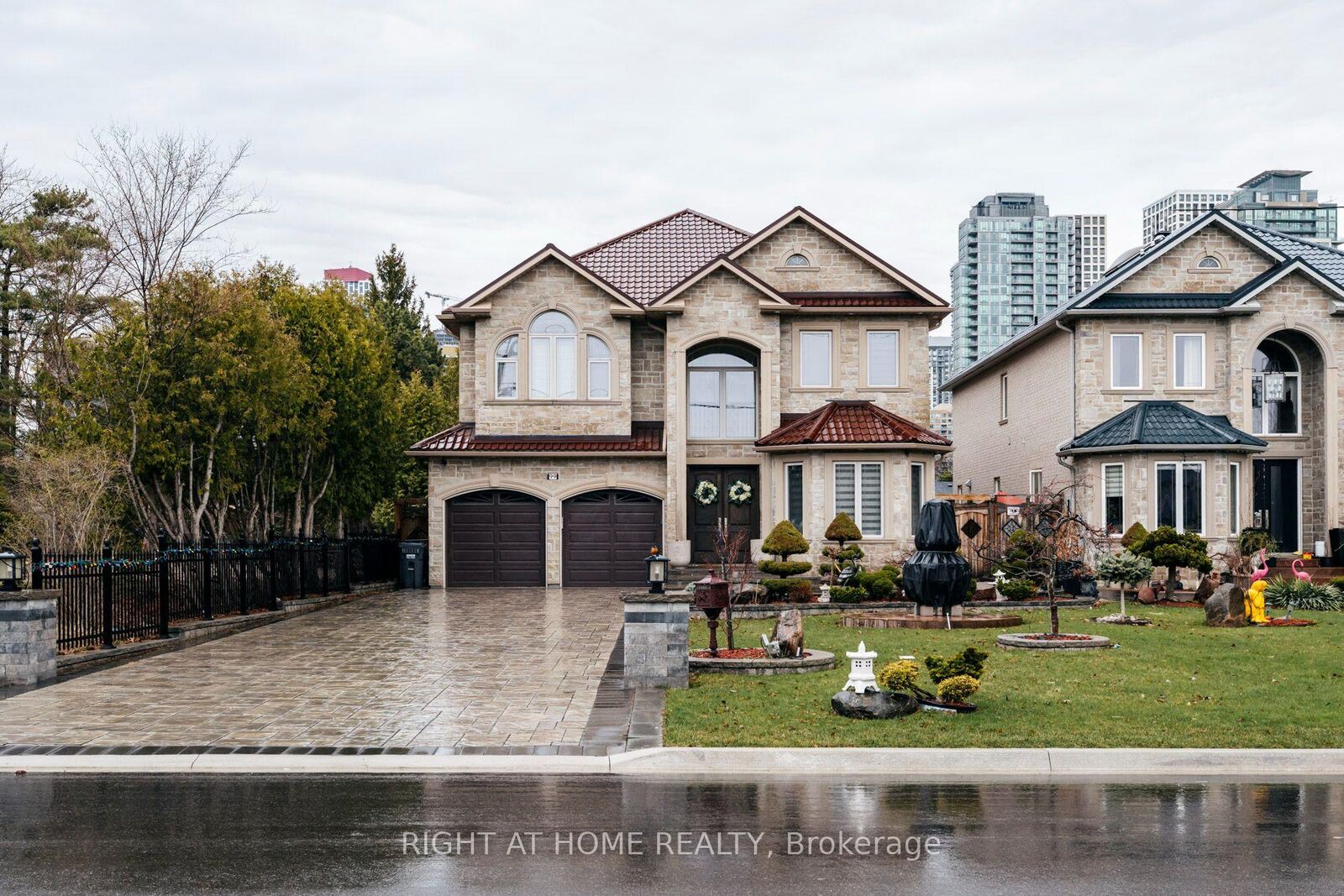 Property Photo: 99 Fairview Road W ON L5B 1K7
