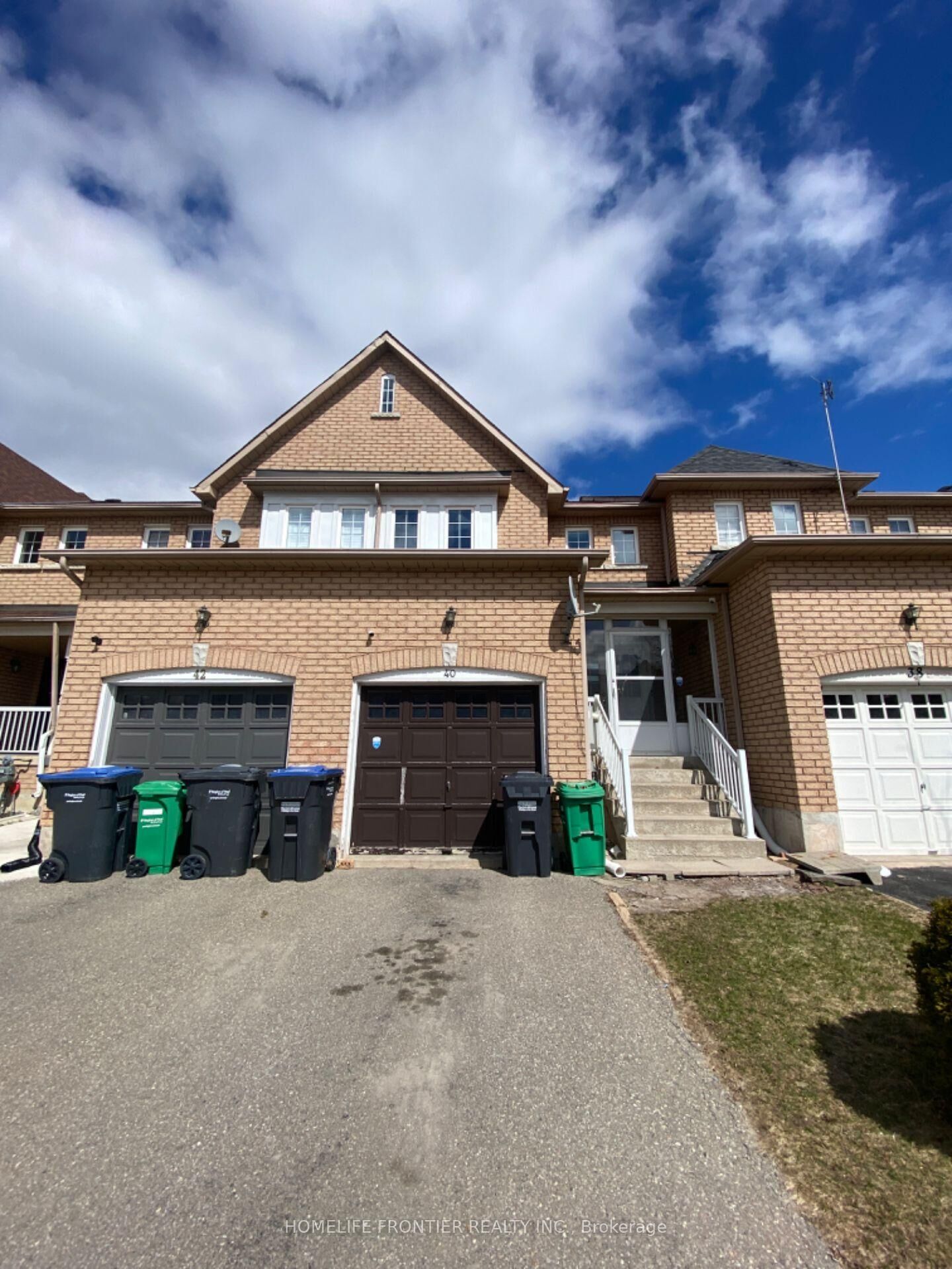 Property Photo:  40 Stirrup Court  ON L6X 4Y1 