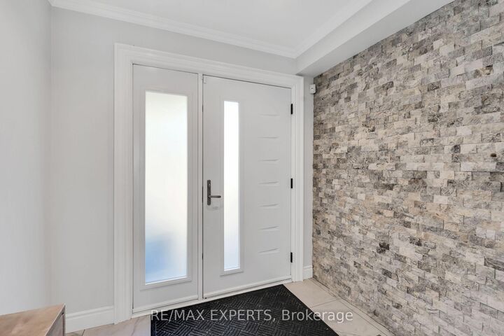 Property Photo:  86 Humbershed Crescent  ON L7E 2X4 