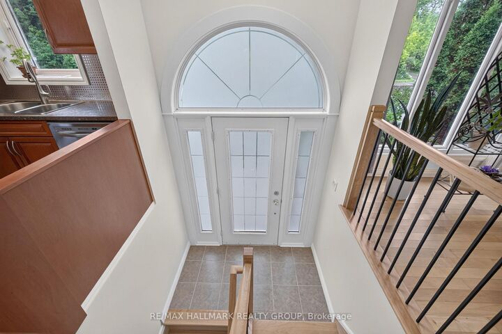 Property Photo:  1100 Bathgate Drive  ON K1J 8G1 