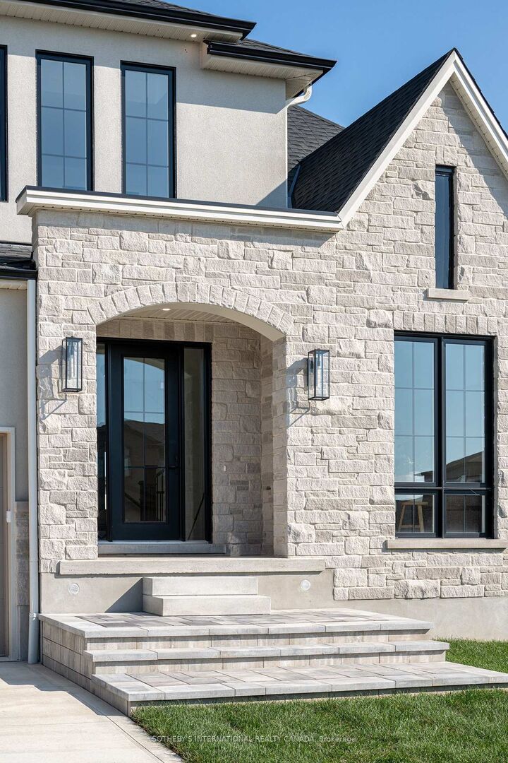 Property Photo: 1011 Longworth Road ON N6K 0C9
