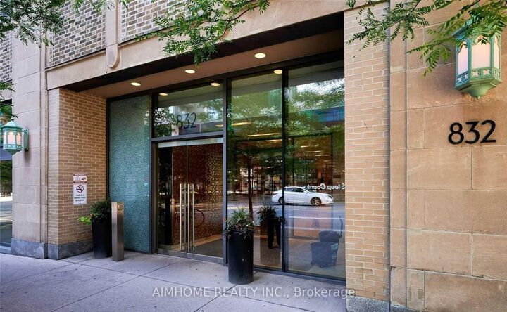 Property Photo: 832 Bay Street 2405 ON M5S 1Z6