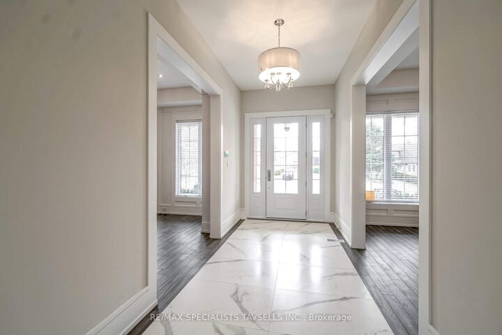 Property Photo: 7 Dolan Drive ON L7E 0E1