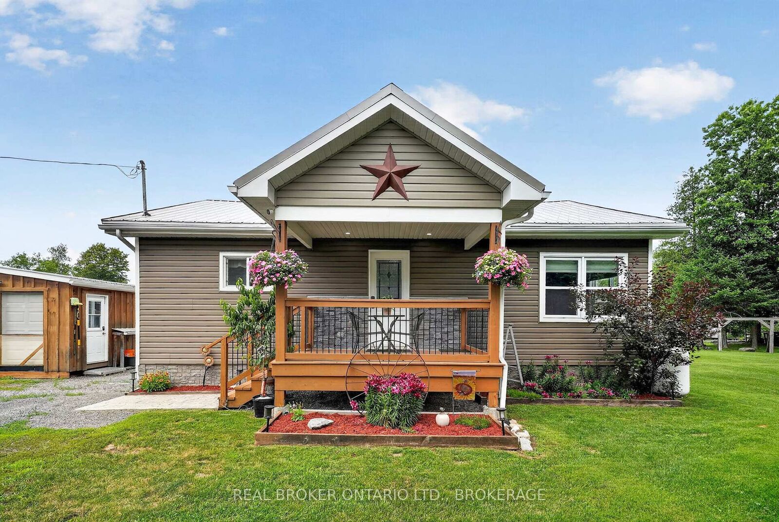 Property Photo:  17137 Quail Road  ON K0C 1V0 