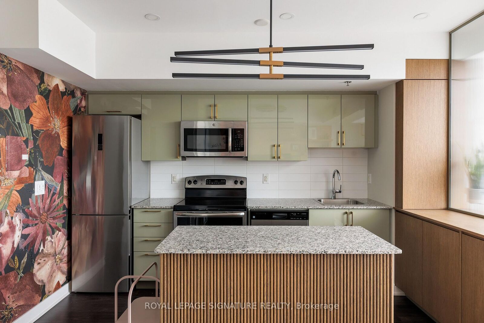 Property Photo: 11 Superior Avenue 908 ON M8V 0A7