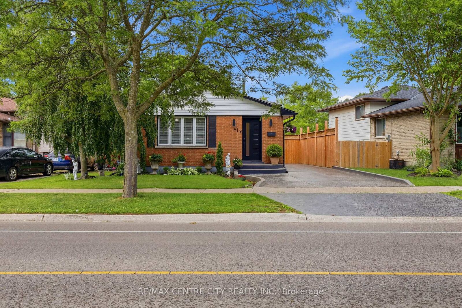 Property Photo:  