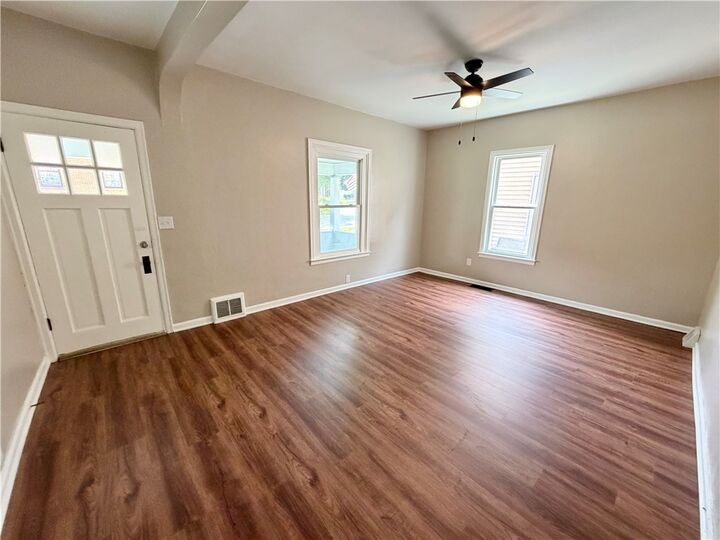 Property Photo: 422 Glen Ave 1 PA 16117