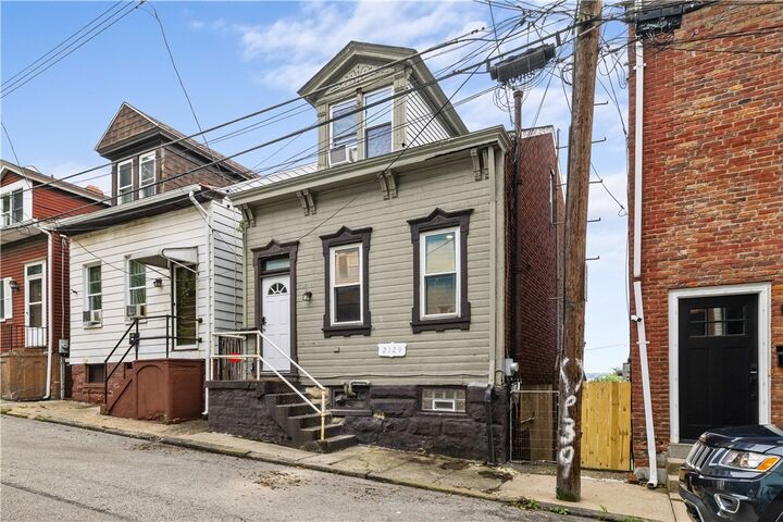 Property Photo:  2129 Straubs Ln  PA 15212 