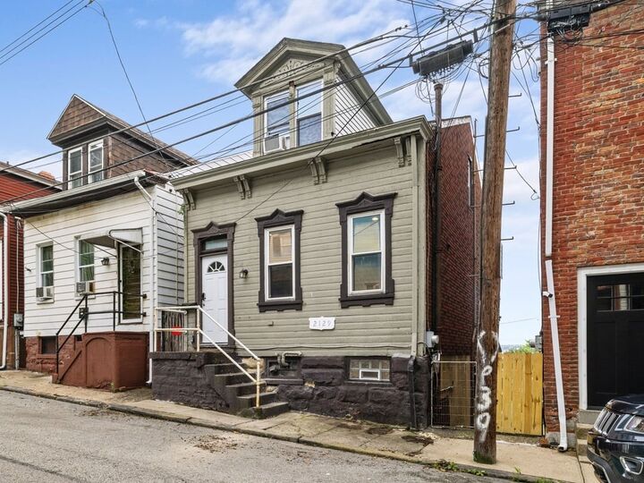 Property Photo: 2129 Straubs Ln PA 15212