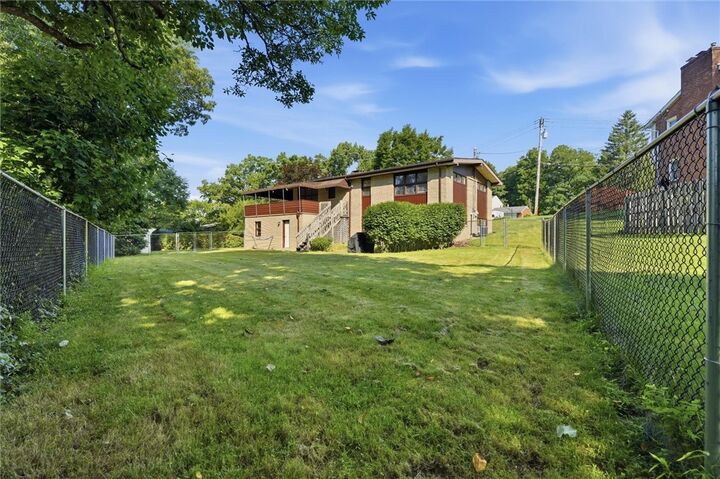 Property Photo:  1718 Mountainview Dr  PA 15146 