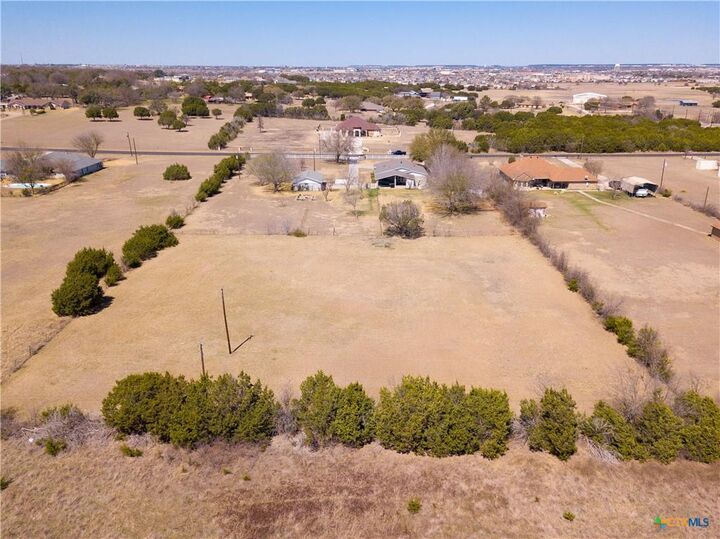 Property Photo: 1011 Llewellyn Lane TX 76542