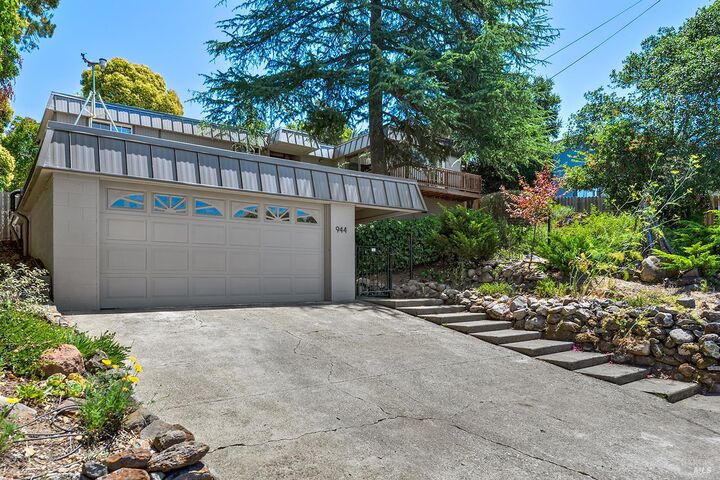 Property Photo: 944 Summerfield Road CA 95405