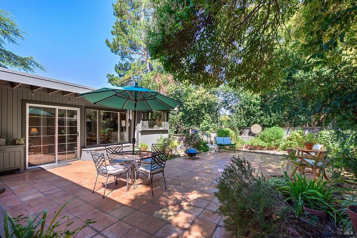 Property Photo: 944 Summerfield Road CA 95405