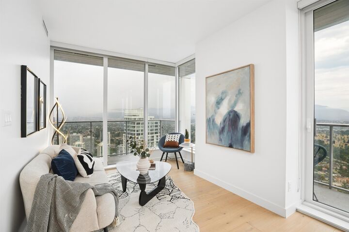 Property Photo: 6000 McKay Avenue 4607 BC V5H 0K2