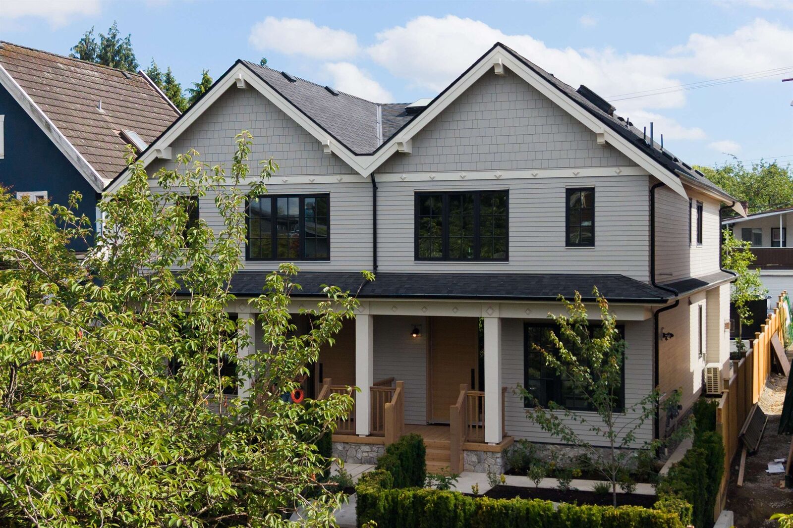 Property Photo: 242 E 20th Avenue 2 BC V5V 1M1
