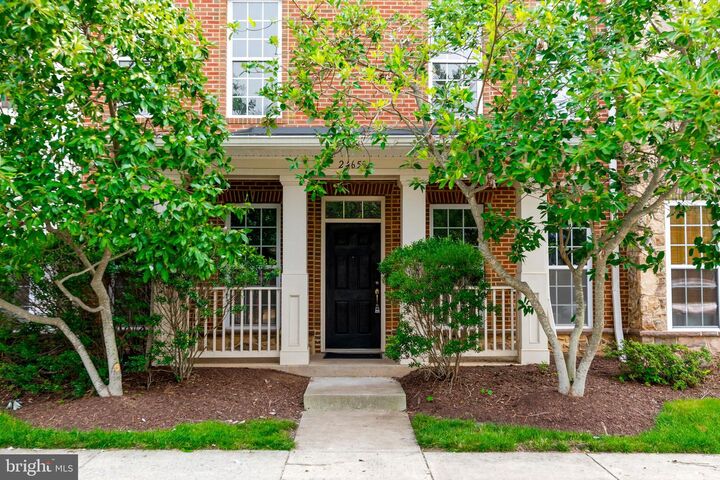 Property Photo: 24653 Rosebay Terrace VA 20105