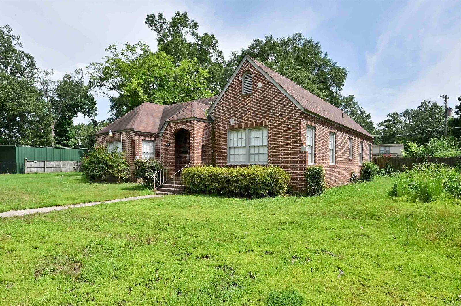 Property Photo: 1300 W 28th Avenue AR 71603