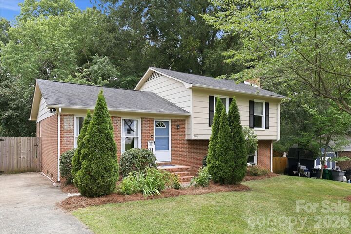 Property Photo: 6337 Welford Road NC 28211