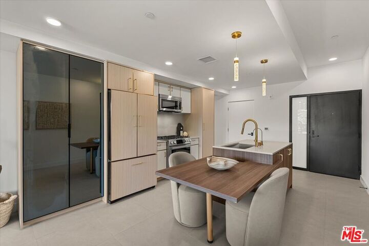 Property Photo:  1257 N Sweetzer Ave  CA 90069 