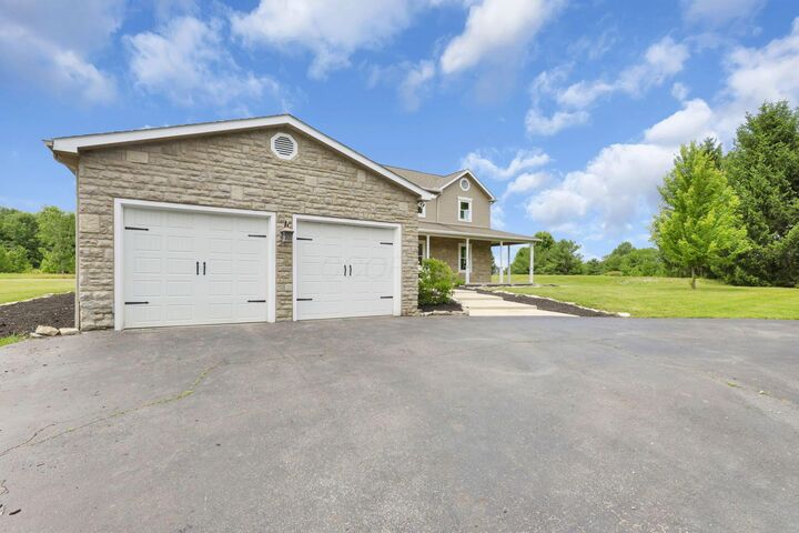 Property Photo: 1877 Hardin Lane OH 43065