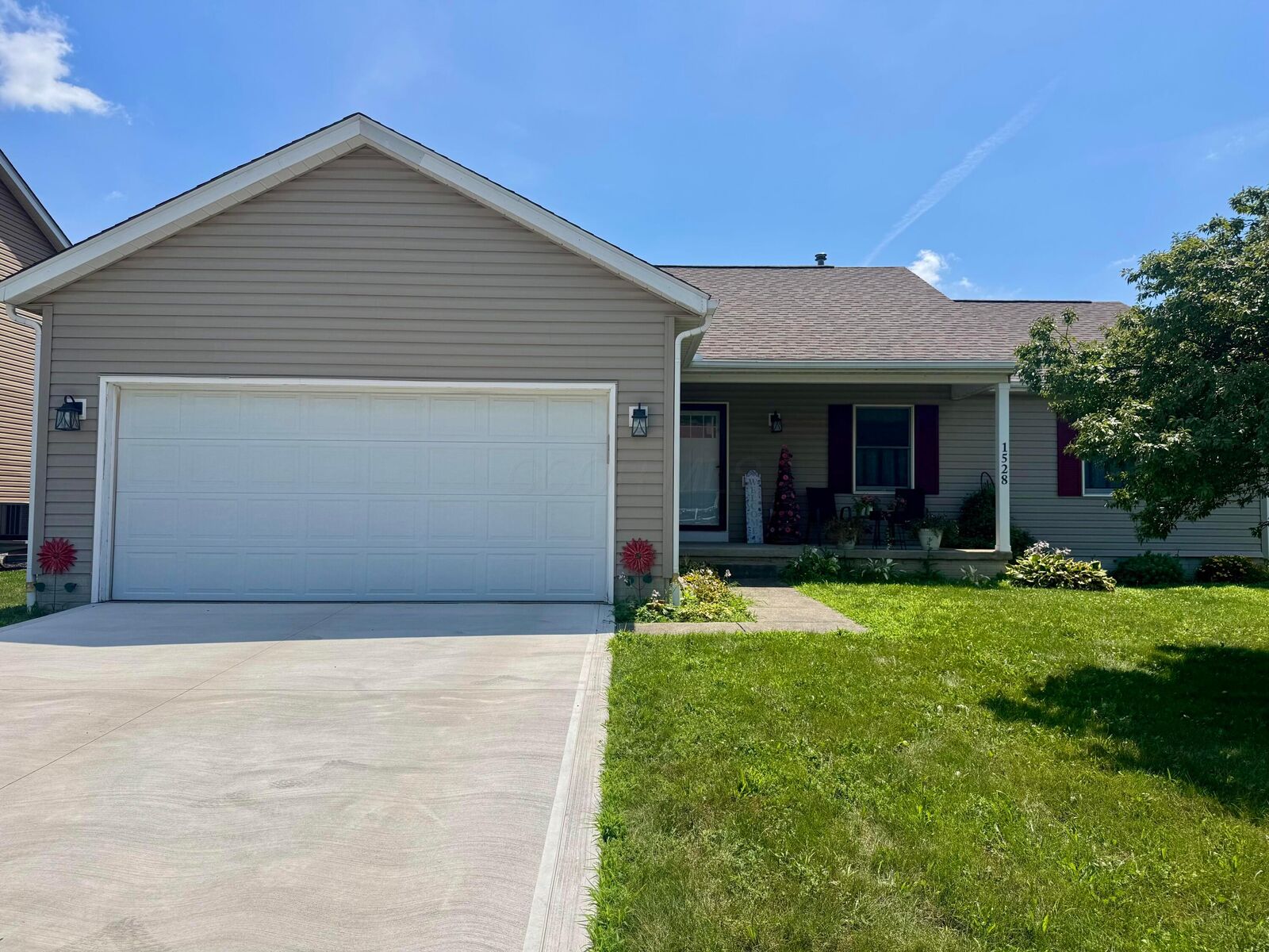 Property Photo:  1528 Heatherview Lane  OH 43056 