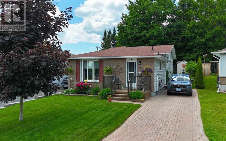 Property Photo: 58 Stewart Cres ON P5A 3C4