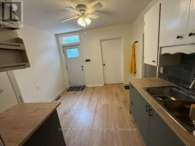 Property Photo:  