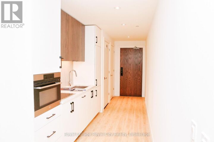 Property Photo:  741 King Street West 1204  ON N2G 0E9 