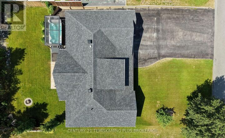 Property Photo: 273 Cosman Crescent ON P0J 1P0
