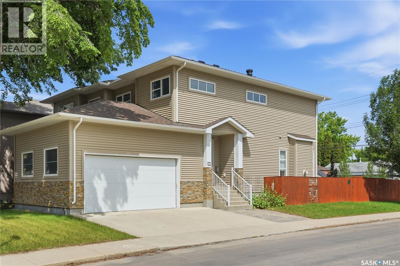 Property Photo:  1623 Broadway Avenue  SK S7H 2B2 