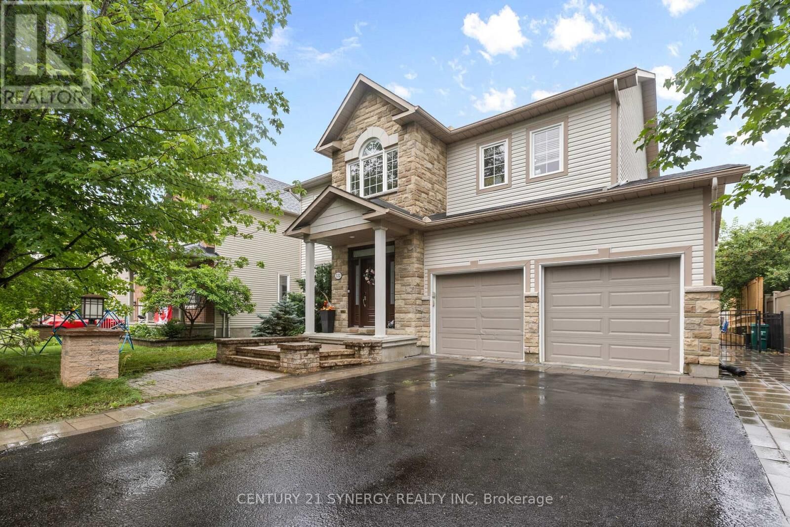 Property Photo: 532 Landswood Way ON K2S 0A6
