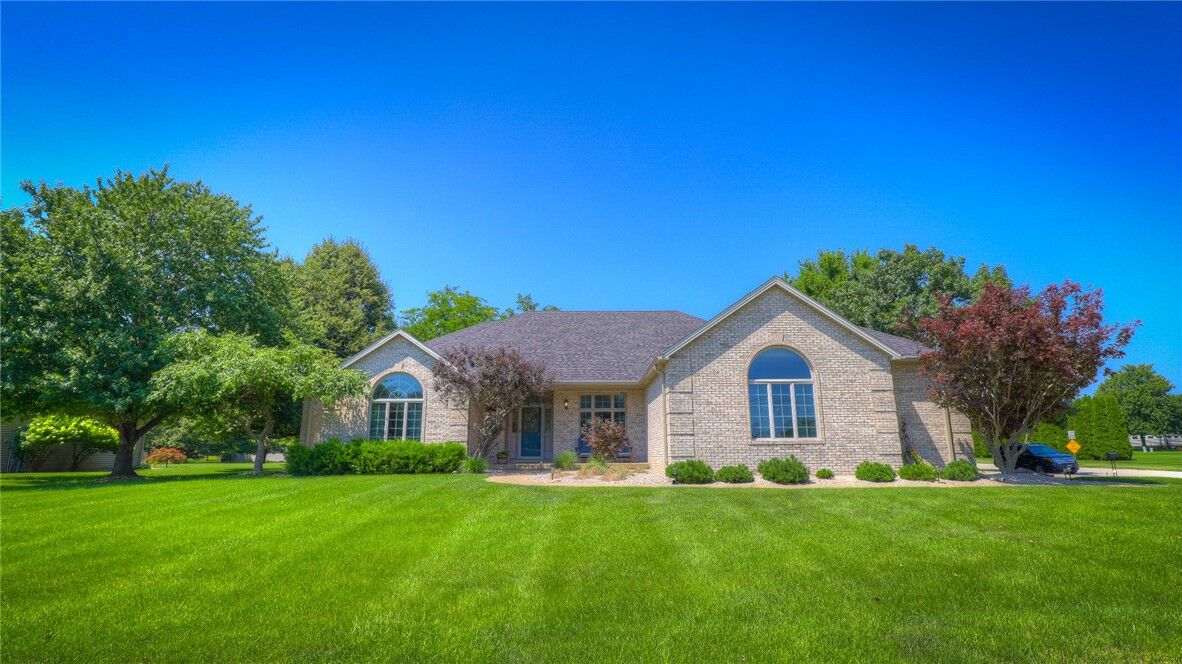 Property Photo: 900 W Weaver Road IL 62535