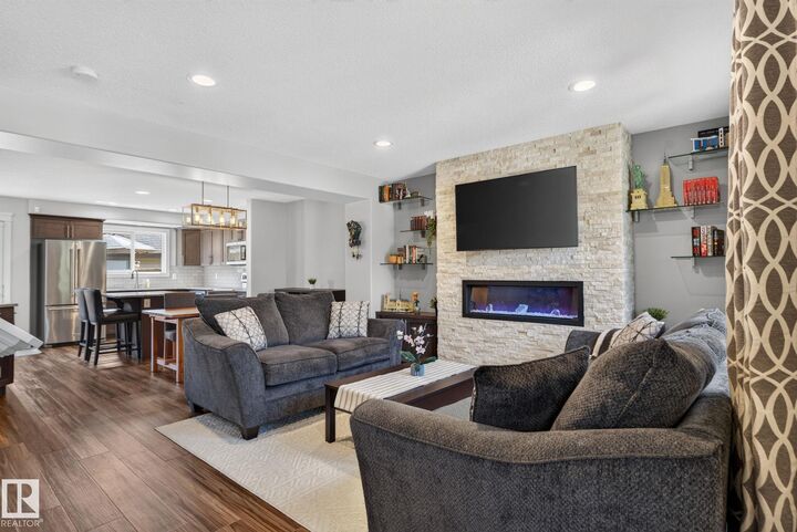 Property Photo:  319 Desrochers Boulevard SW  AB T6W 3J1 