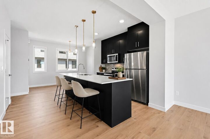 11910 35 Avenue SW 4 — photo 1
