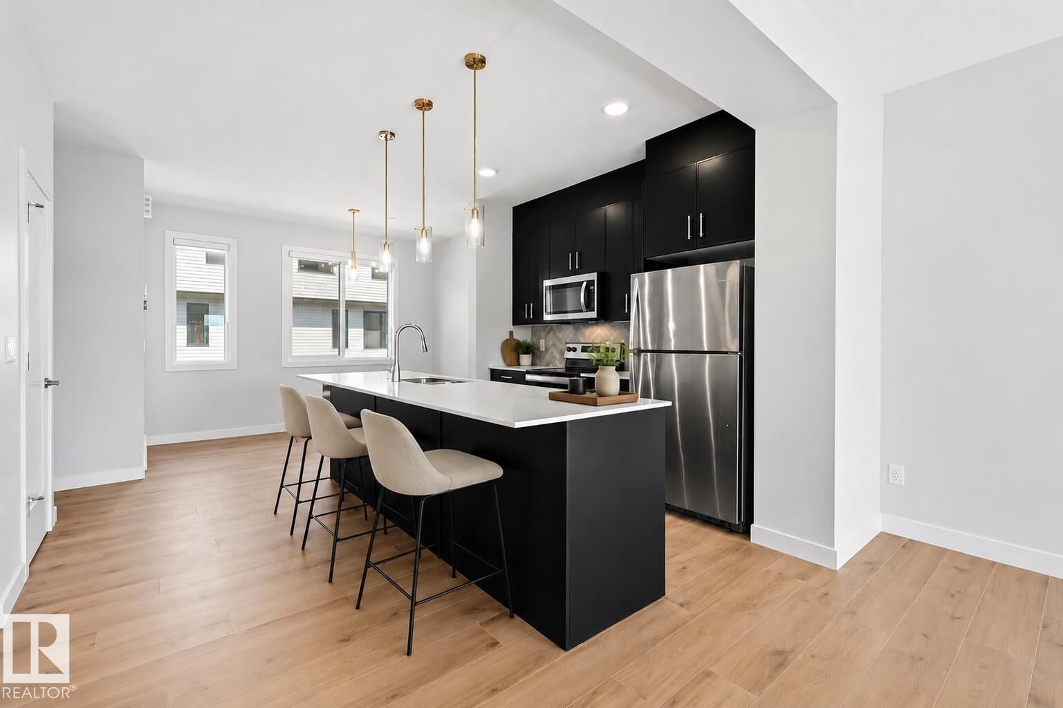 Property Photo: 11910 35 Avenue SW 4 AB T6W 4Z8