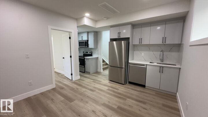 Property Photo: 17 Dalquist Bay AB T6L 5K2