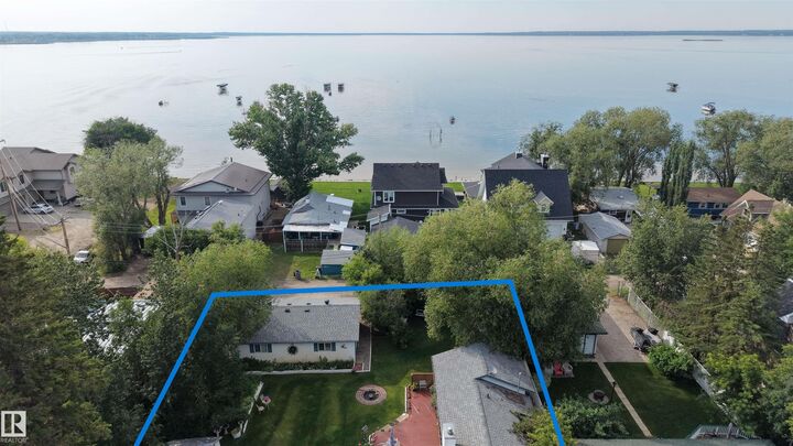 Property Photo:  5224 50 Avenue  AB T0E 0A0 