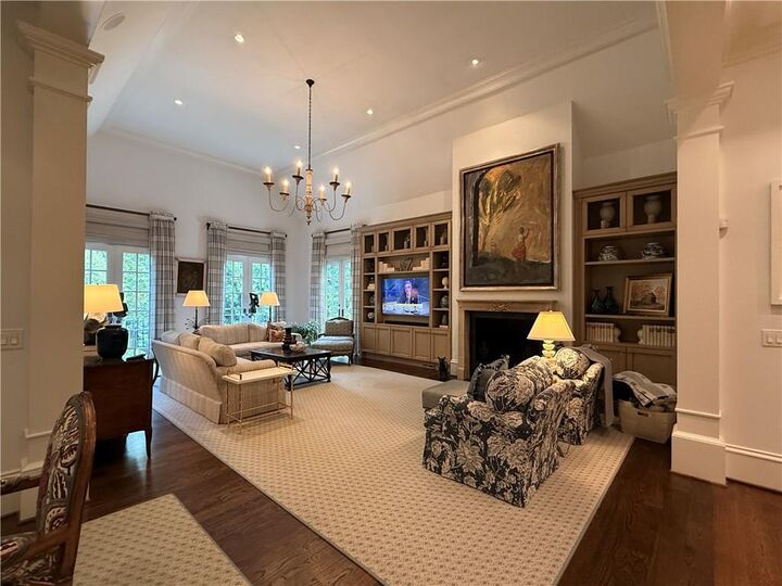 Property Photo: 675 W Paces Ferry, #4 Road NW GA 30327