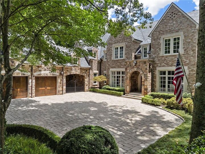 Property Photo: 675 W Paces Ferry, #4 Road NW GA 30327