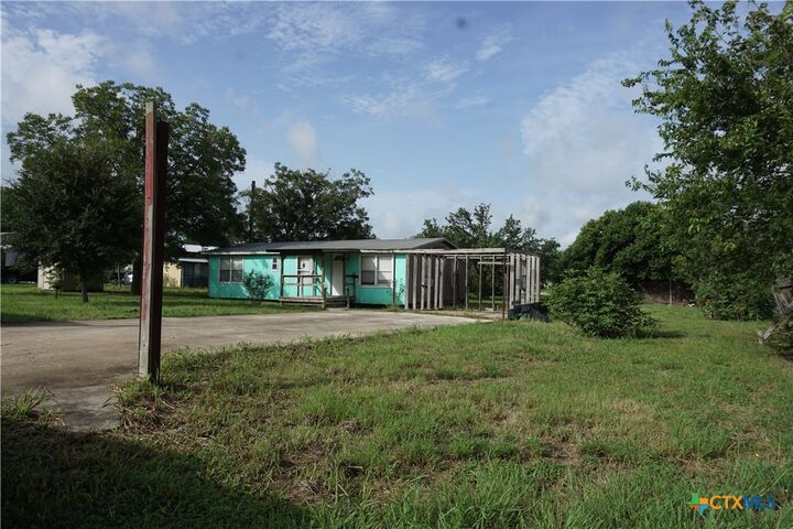 Property Photo: 5026 Acorn Way TX 78666