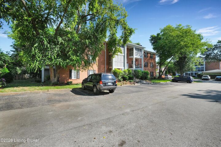 Property Photo:  1002 Donard Park Ave  KY 40218 