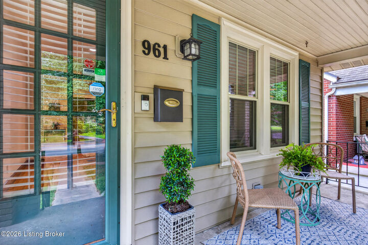 Property Photo: 961 Eastern Pkwy KY 40217
