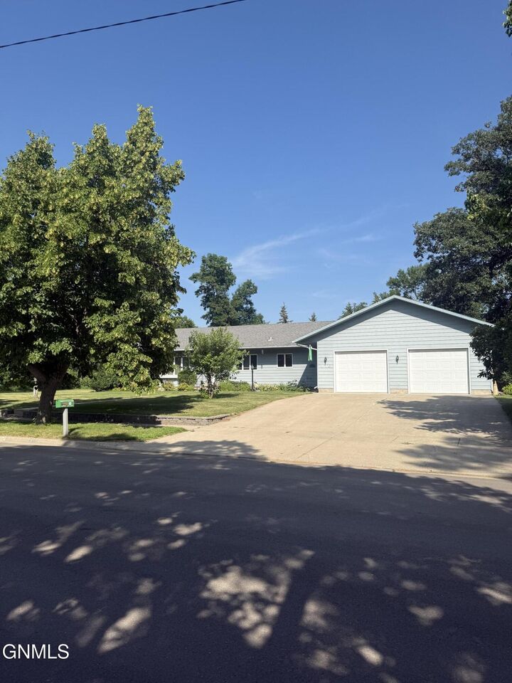 Property Photo:  416 2nd Street W  ND 58790 