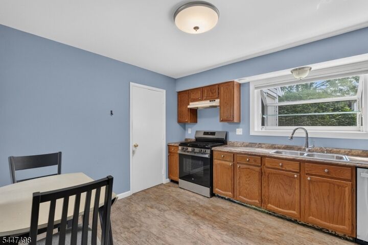 Property Photo: 352 Cotswold Pl NJ 08873